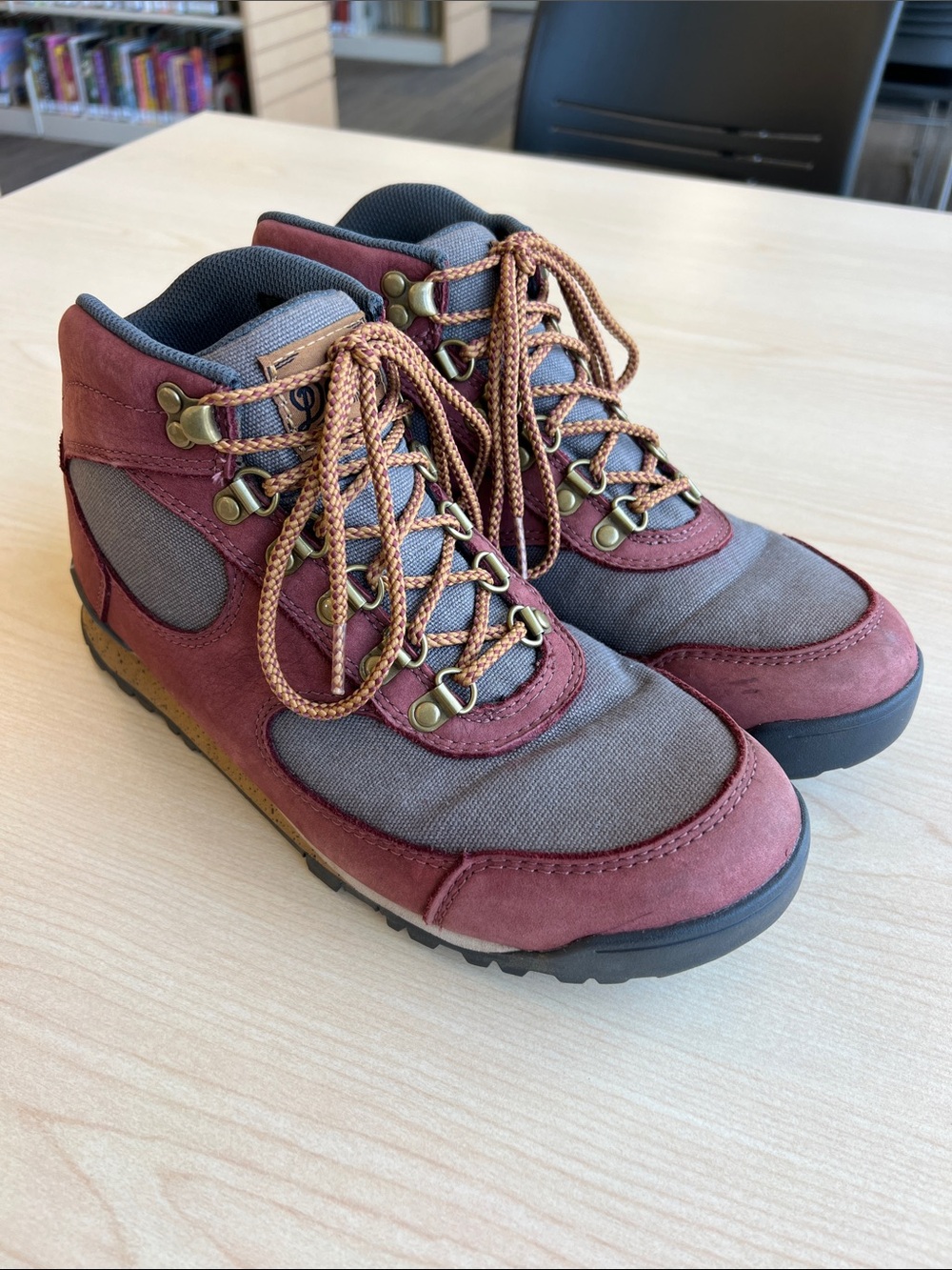 Danner jag sangria storm low boots booties hiking outdoors 8.5 burgundy maroon